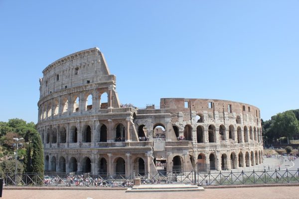 古代ローマの円形競技場、コロッセオ。