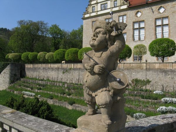 ヴァイカースハイム城の前庭