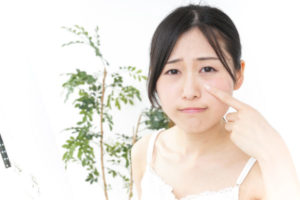 顔　毛穴　黒ずみ